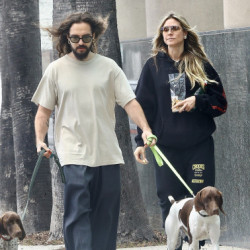 Heidi Klum i Tom Kaulitz spacerują z psami